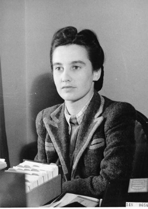 Barbara Gibbon als secretaresse van premier Gerbrandy in 1942