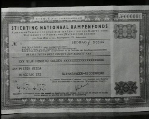 De cheque van het Nationaal Rampenfonds
