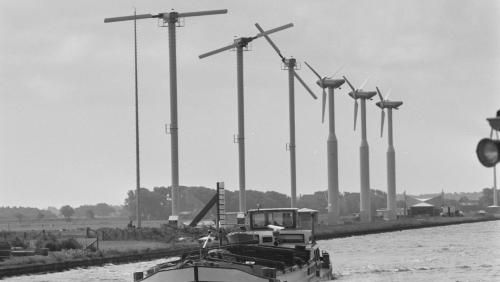 persfoto - Nationaal Archief  Eerste windmolenpark langs Noord-Hollandskanaal.jpg