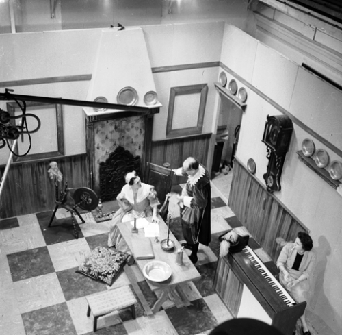 Werkopname De Toverspiegel met Ank van der Moer en Johan de Meester in Studio Irene. 2 oktober 1951