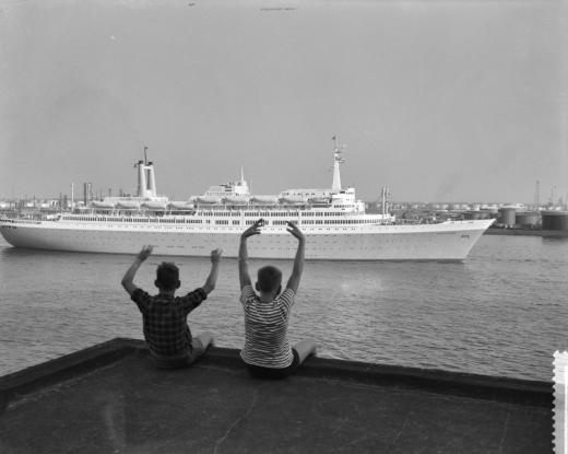 Officiële proefvaart Rotterdam IV met Juliana 20 augustus 1959