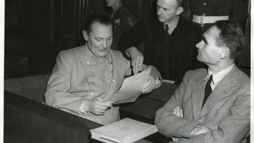 Göring, Dönitz en Hess tijdens het Neurenberg proces